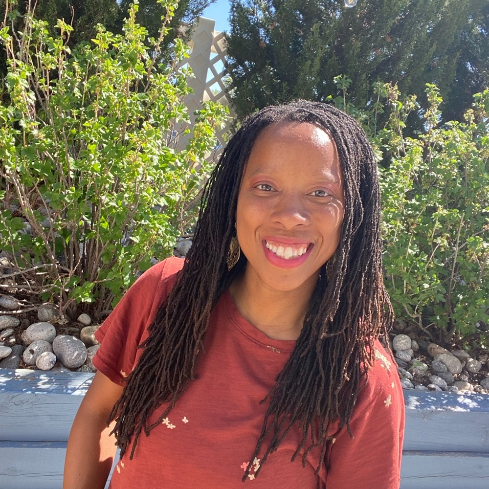 Meet your Posher, Akilah